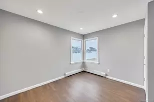 390 Parkside Ct, Copiague, NY 11726 - Photo 17