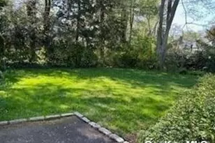 41 Woodbine Rd, East Hills, NY 11577 - Photo 5