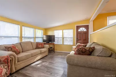 17 Schooner Lane, Calverton, NY 11933 - Photo 7