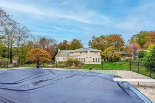 37 Peppermill Ln, Dix Hills, NY 11746 - Photo 5