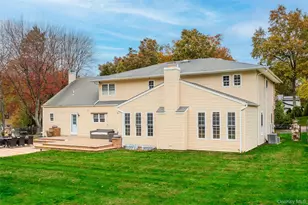 37 Peppermill Ln, Dix Hills, NY 11746 - Photo 9