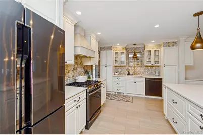 62 14th Street, Hicksville, NY 11801 - Photo 7