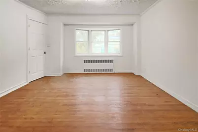 229 E Hawthorne Avenue, Valley Stream, NY 11580 - Photo 3