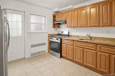 229 E Hawthorne Avenue, Valley Stream, NY 11580 - Photo 9