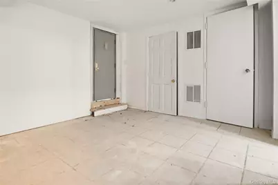 229 E Hawthorne Avenue, Valley Stream, NY 11580 - Photo 13