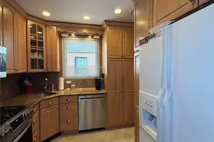 53-35 192nd St, Fresh Meadows, NY 11365 - Photo 11