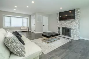 11 Maple St, Glenwood Landing, NY 11547 - Photo 9