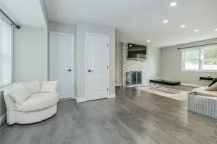 11 Maple St, Glenwood Landing, NY 11547 - Photo 7