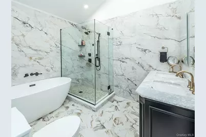 11 Maple Street, Glenwood Landing, NY 11547 - Photo 31