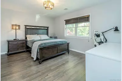 11 Maple Street, Glenwood Landing, NY 11547 - Photo 23