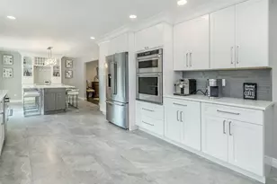 11 Maple St, Glenwood Landing, NY 11547 - Photo 17