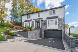 11 Maple St, Glenwood Landing, NY 11547 - Photo 3