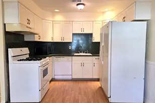 618 Lake Ct, Middle Island, NY 11953 - Photo 7