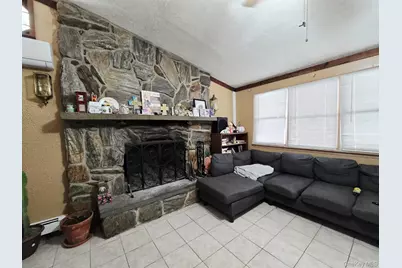 19 Curve Lane, Levittown, NY 11756 - Photo 3