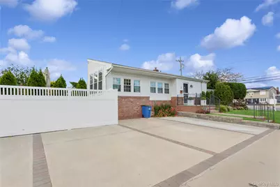 2 Leamington St, Long Beach, NY 11561 - Photo 3