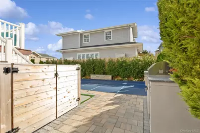 2 Leamington St, Long Beach, NY 11561 - Photo 13