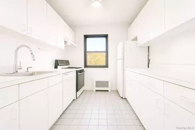 7 Terrace #3H, Great Neck, NY 11021 - Photo 17