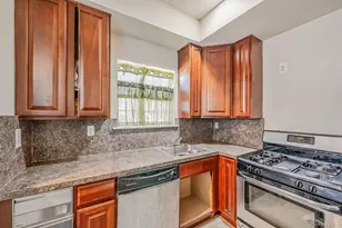 101 Surf Dr, Bronx, NY 10473 - Photo 15