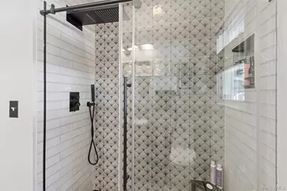 31 Grand Central Avenue, Amityville, NY 11701 - Photo 17