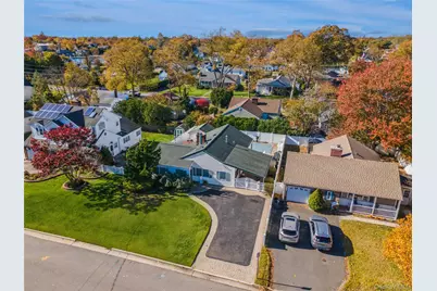 31 Grand Central Avenue, Amityville, NY 11701 - Photo 23