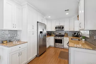 31 Grand Central Avenue, Amityville, NY 11701 - Photo 11