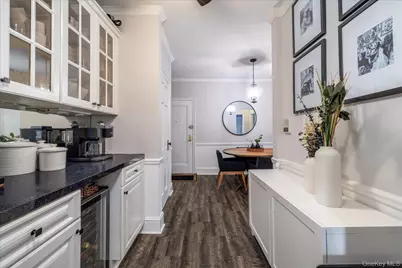 261 Central Avenue #E4, Lawrence, NY 11559 - Photo 7