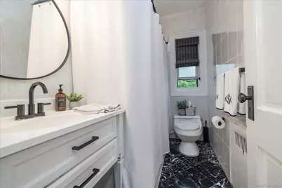 261 Central Avenue #E4, Lawrence, NY 11559 - Photo 9