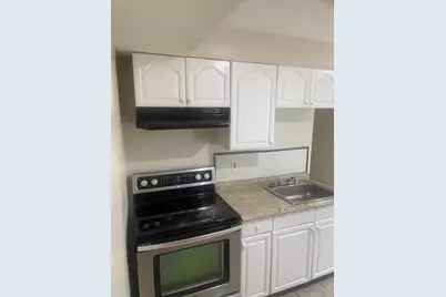 25 S Clinton Avenue, Bay Shore, NY 11706 - Photo 5