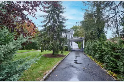 501 Tulip Avenue, Floral Park, NY 11001 - Photo 5