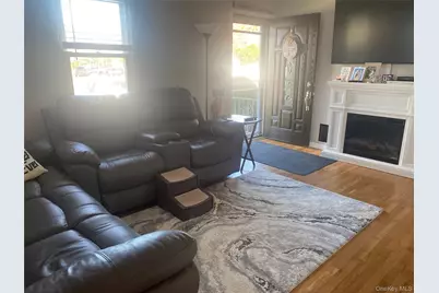 47 Walnut Avenue E, Farmingdale, NY 11735 - Photo 5