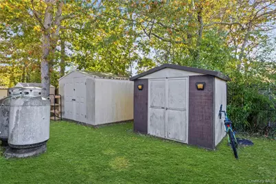 40 Buttercup Dr, Bohemia, NY 11716 - Photo 5