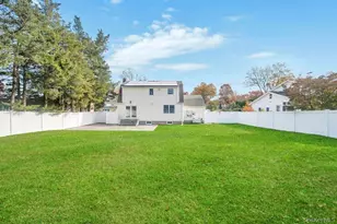 311 Devon Ln, Smithtown, NY 11787 - Photo 23