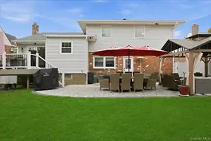 1800 Carlisle Pl, Merrick, NY 11566 - Photo 37