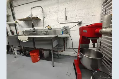 41-02A Green Point Avenue, Astoria, NY 11104 - Photo 11