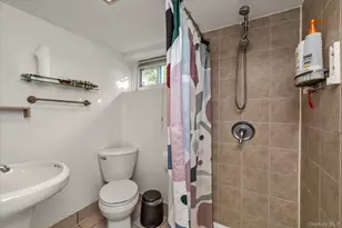 13 Gotham St, Valley Stream, NY 11581 - Photo 15