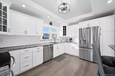 160 Grand Central Avenue, Amityville, NY 11701 - Photo 15