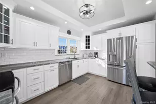 160 Grand Central Ave, Amityville, NY 11701 - Photo 15