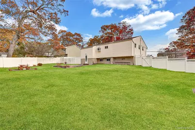 70 Blue Point Road, Selden, NY 11782 - Photo 23