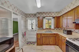 31 Poplar St, Massapequa, NY 11758 - Photo 17