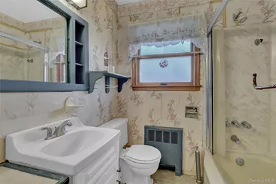 31 Poplar Street, Massapequa, NY 11758 - Photo 23