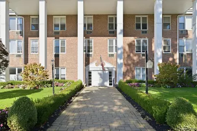 55 Lenox Road #2V, Rockville Centre, NY 11570 - Photo 1