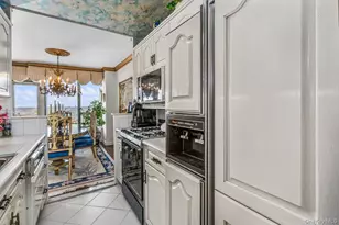 166-25 Powells Cove Blvd, Whitestone, NY 11357 - Photo 11