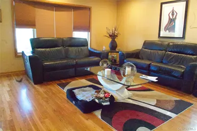 2082 Renfrew Avenue, Elmont, NY 11003 - Photo 17
