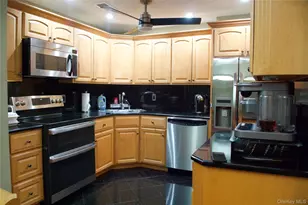 2082 Renfrew Ave, Elmont, NY 11003 - Photo 19