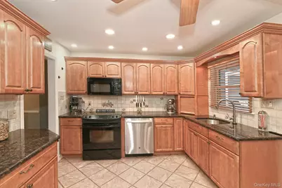 84 Bruce Avenue, Hicksville, NY 11801 - Photo 7