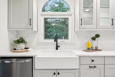 8 Storyland Lane, East Setauket, NY 11733 - Photo 7