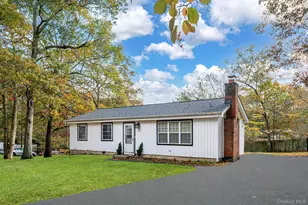 52 Maple Ln, Medford, NY 11763 - Photo 3