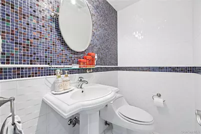 6435 Marathon Parkway, Little Neck, NY 11362 - Photo 15