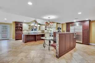 1023 Maple Ln, New Hyde Park, NY 11040 - Photo 5