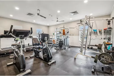 5 Fredricksburg Court, Coram, NY 11727 - Photo 27